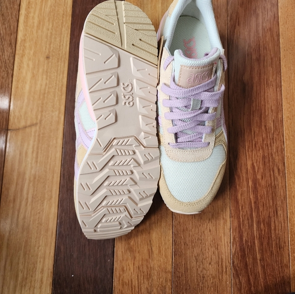 BNIB Asics GT II - Picture 4 of 5